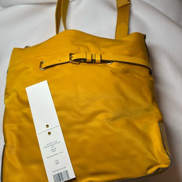 Beyond excellent Tory Burch Perry nylon drawstr bucket bag-golden crest - Picture 1 of 9